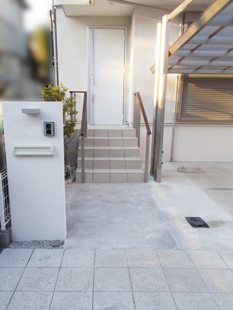 スタイリッシュな大型カーポートの取付工事